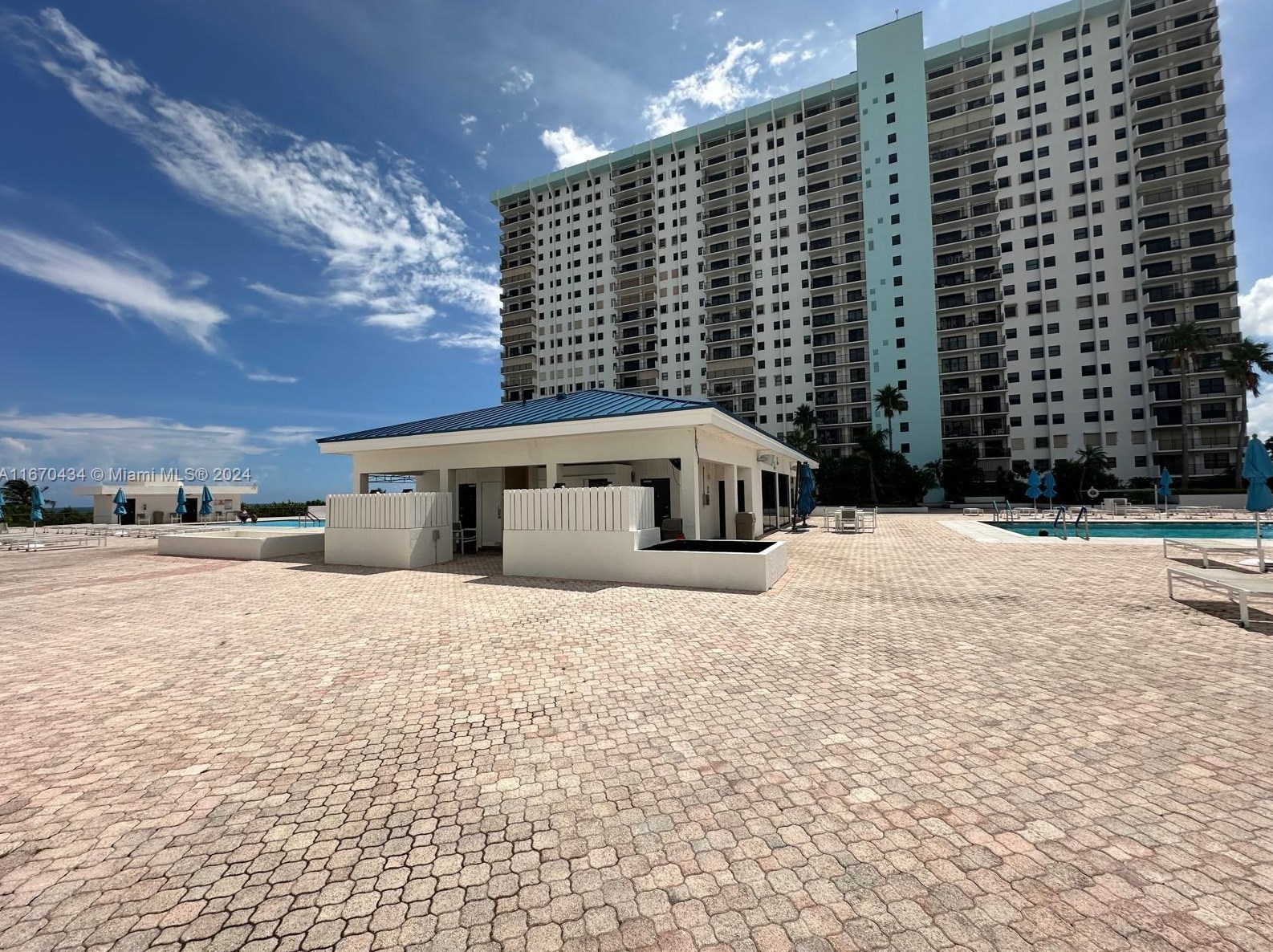 1201 Ocean Dr, Hollywood FL  33019-2121 exterior