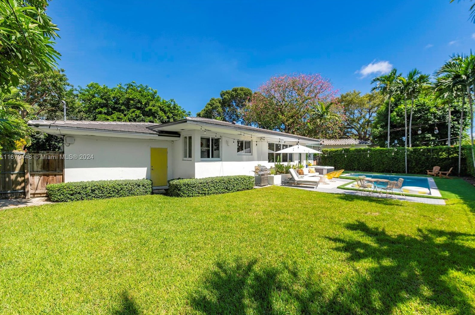 1048 99 St, Miami FL 33176-2722 exterior