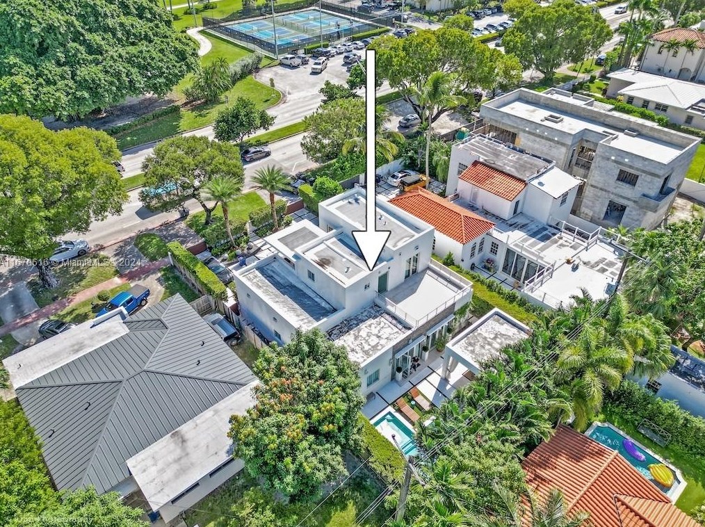 2382 Alton Rd, Miami Beach FL  33139-3809 exterior