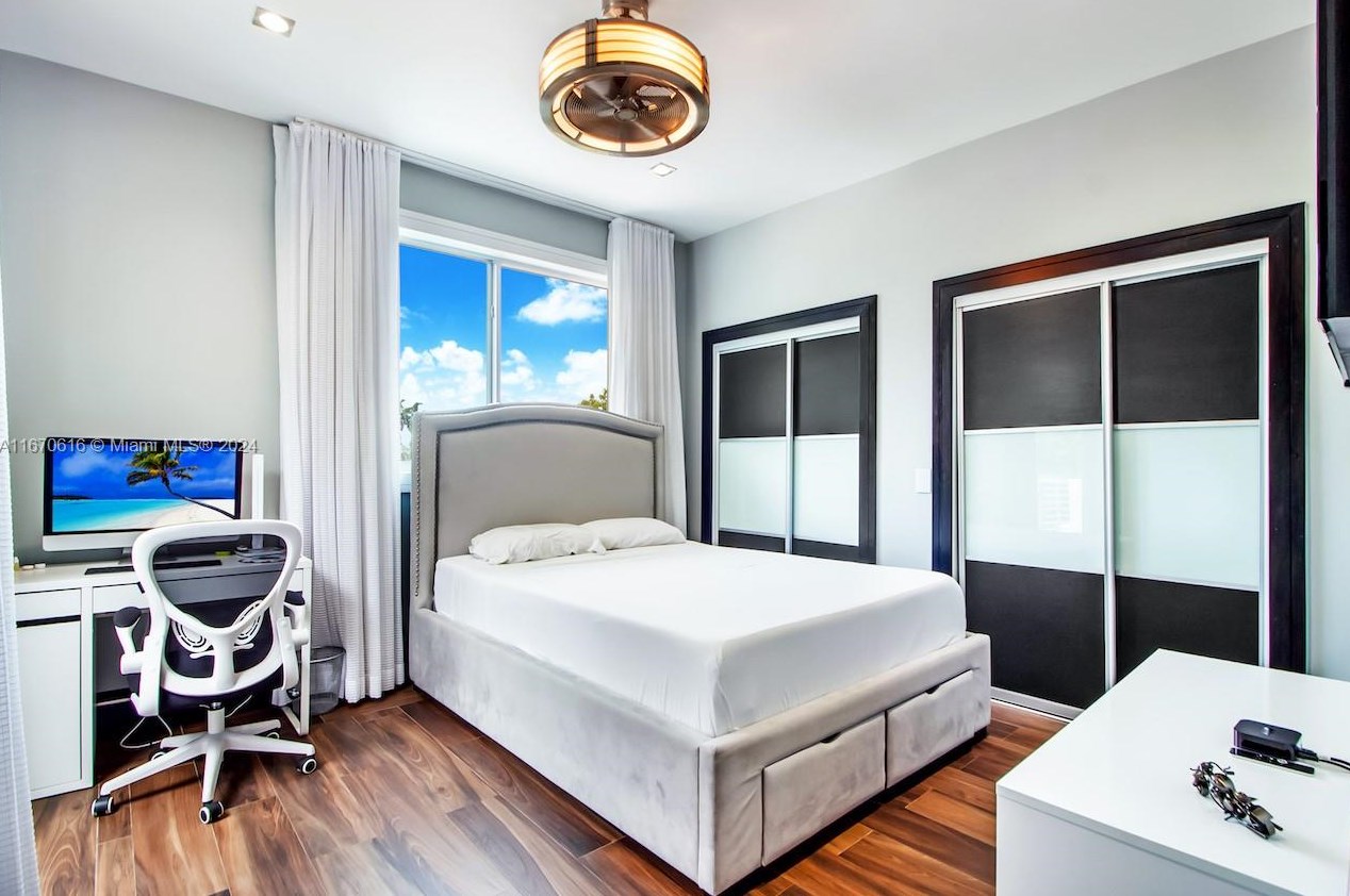 2382 Alton Rd, Miami Beach FL  33139-3809 exterior