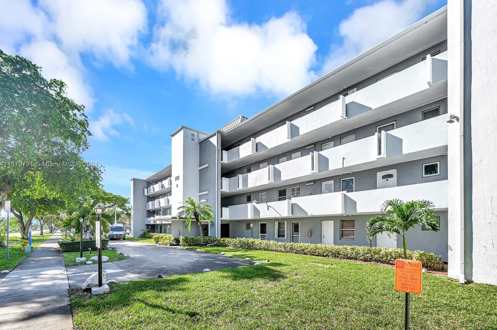 1601 191st St, Miami FL  33179-4104 exterior