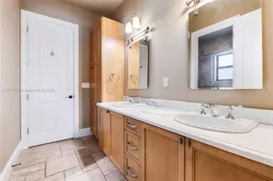 8240 SW 98th St, Miami, FL 33156 - Photo 11