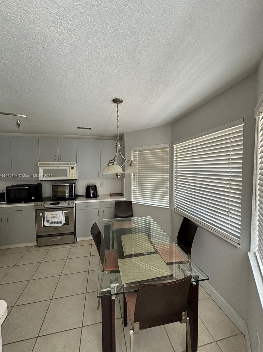 15802 99 St, Miami FL 33186-2984 exterior