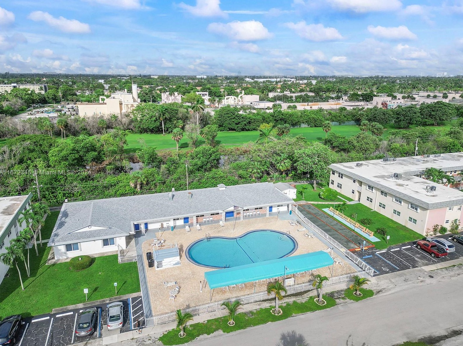 1455 12th Ct, Hollywood FL  33019-3261 exterior