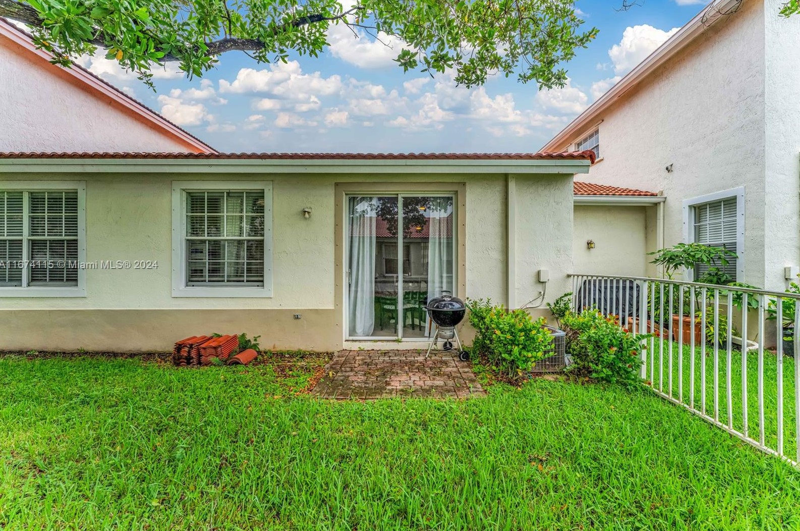 2625 188th Ter, Hollywood FL  33029-2448 exterior