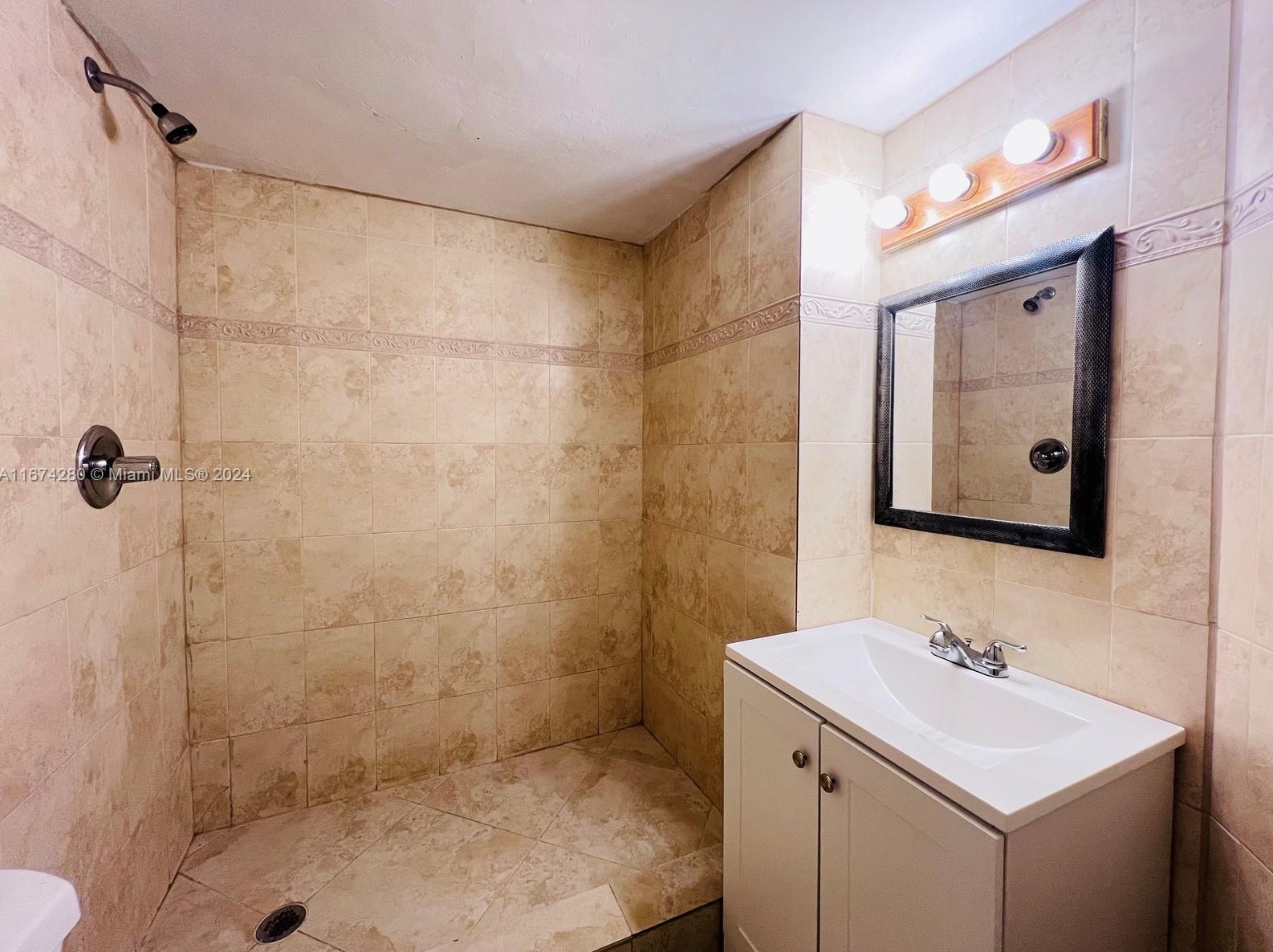 999 Brickell Bay Dr, Miami FL  33131-2934 exterior