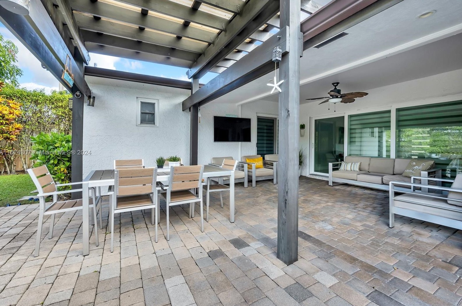 800 91 Ave, Hollywood FL  33024-6436 exterior