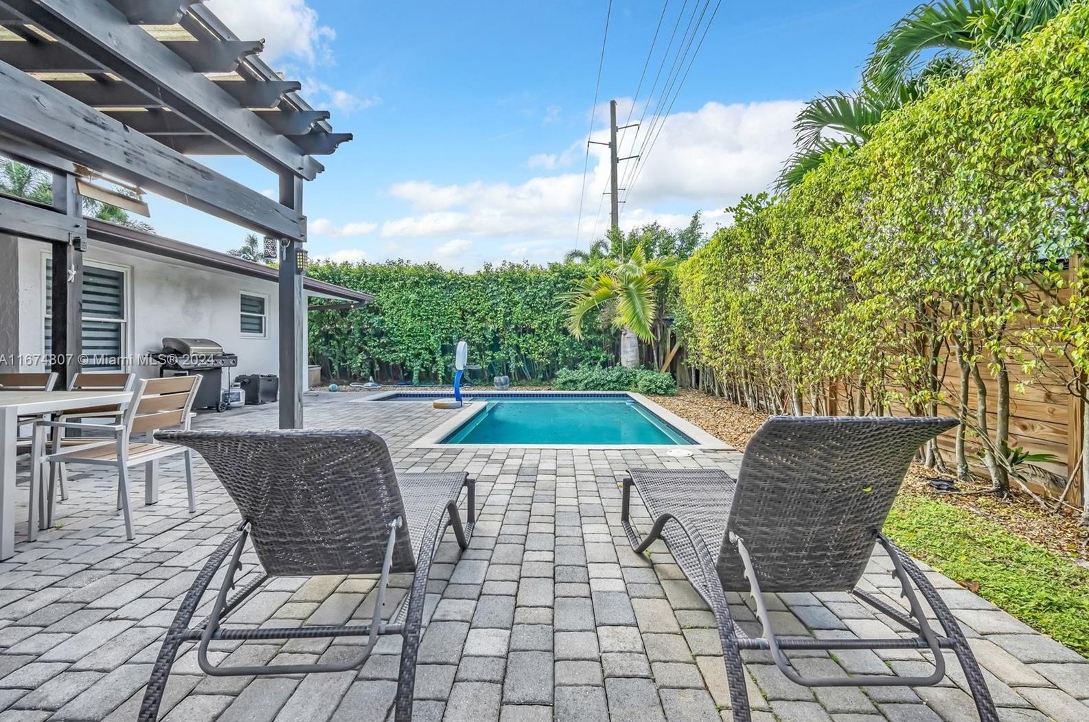 800 91 Ave, Hollywood FL  33024-6436 exterior