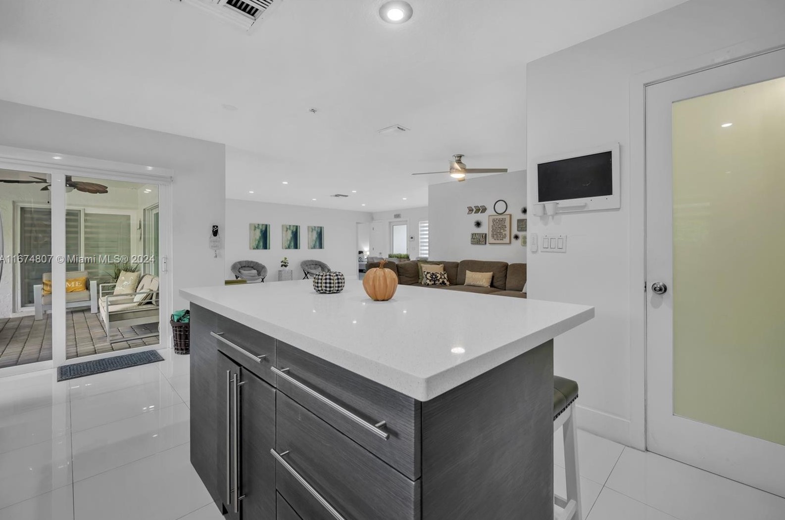 800 91 Ave, Hollywood FL  33024-6436 exterior