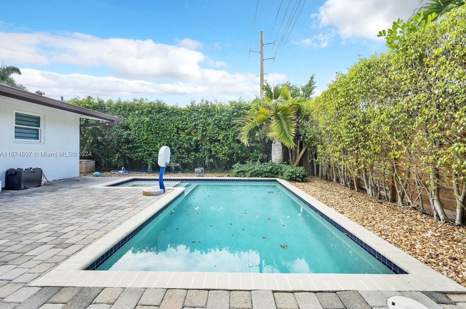 800 91 Ave, Hollywood FL  33024-6436 exterior