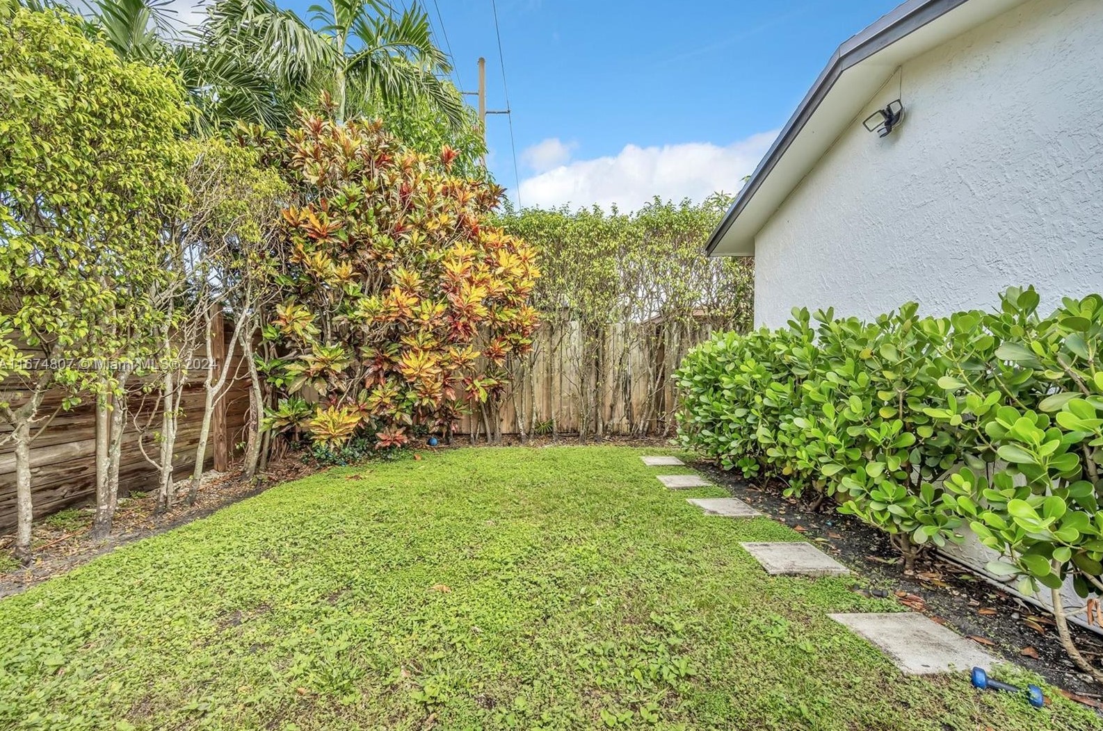 800 91 Ave, Hollywood FL  33024-6436 exterior