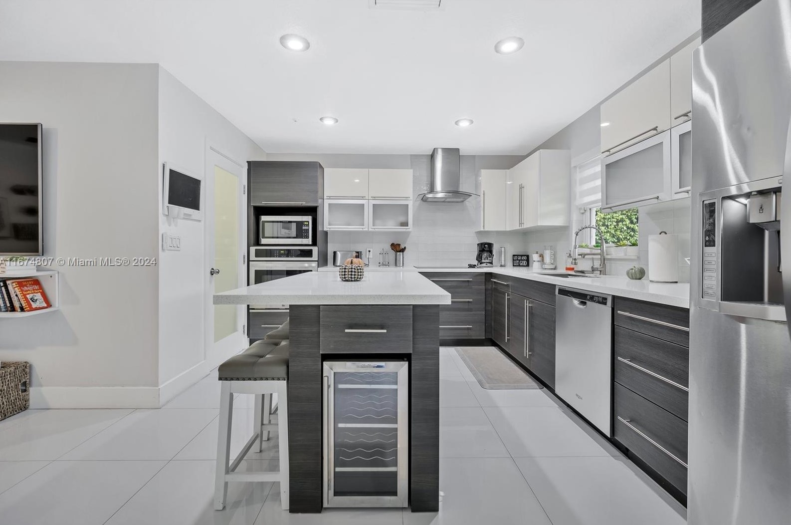 800 91 Ave, Hollywood FL  33024-6436 exterior