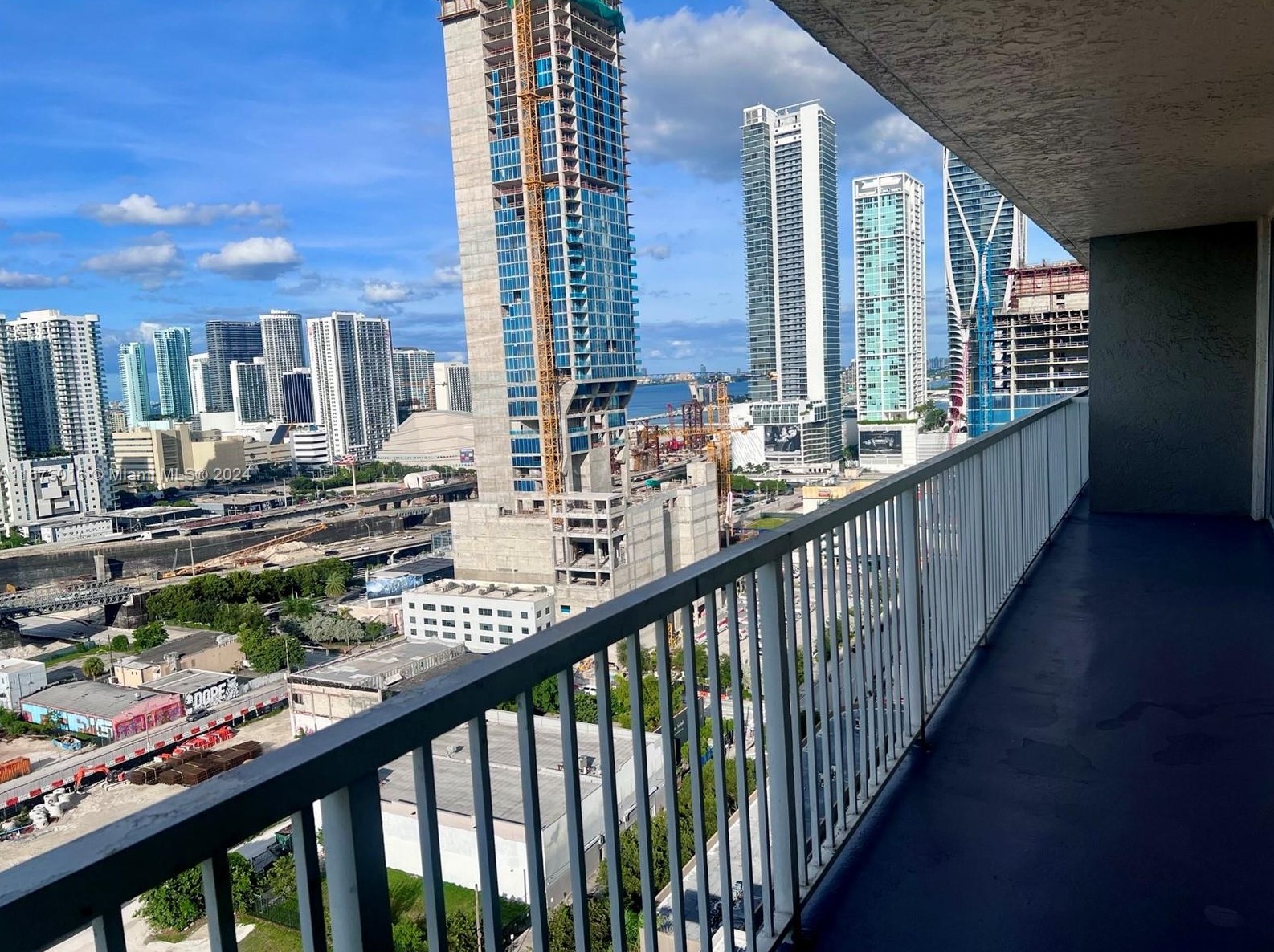 915 1st Ave, Miami FL  33136-3541 exterior