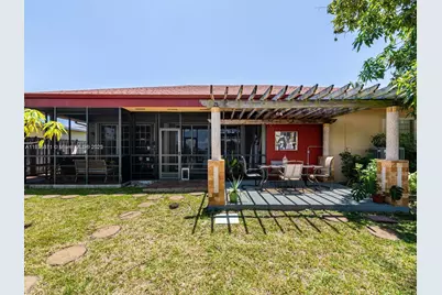 232 SW 7th Ave, Hallandale Beach, FL 33009 - Photo 17