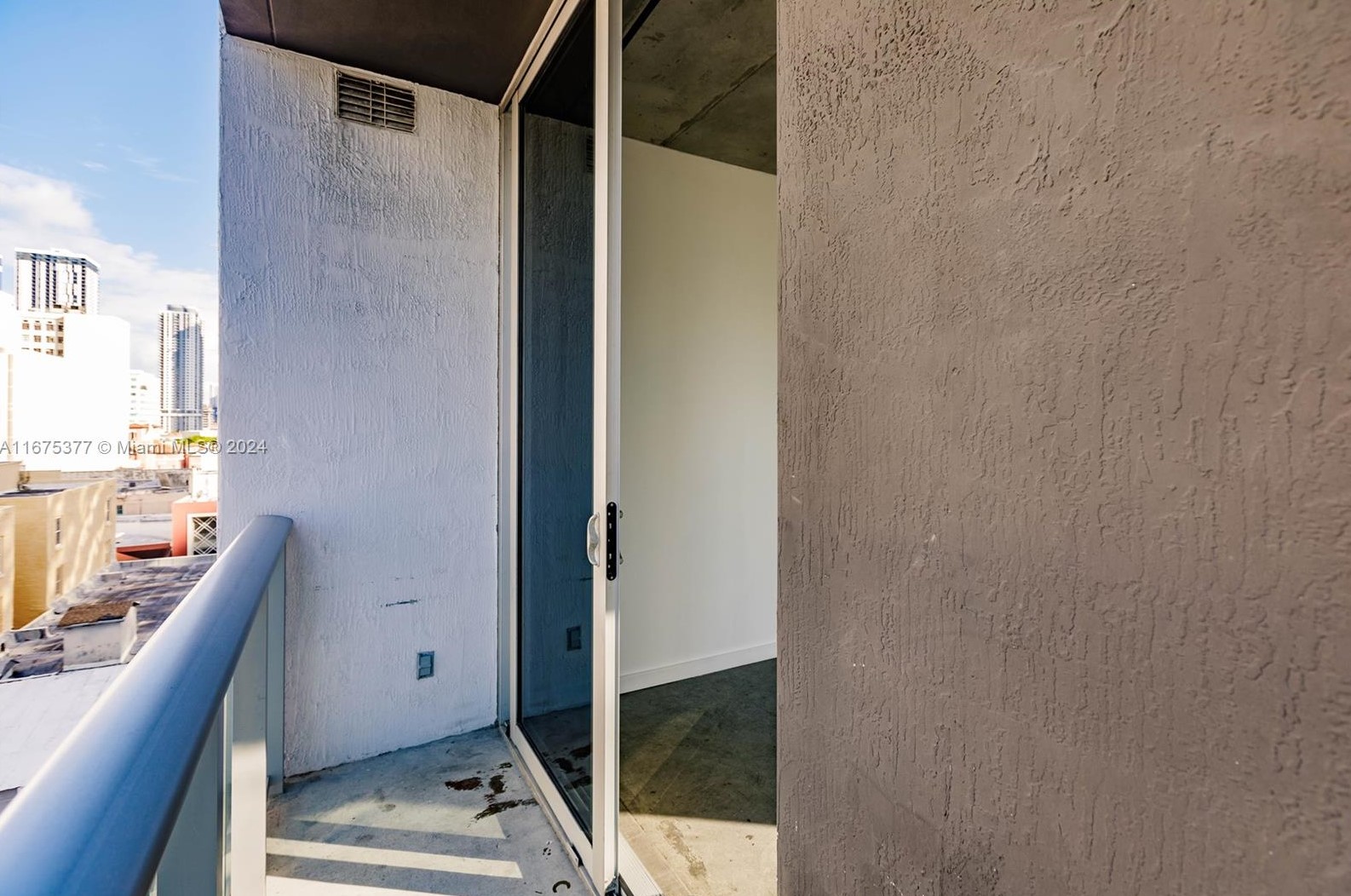 151 1st St, Miami FL 33132-2501 exterior