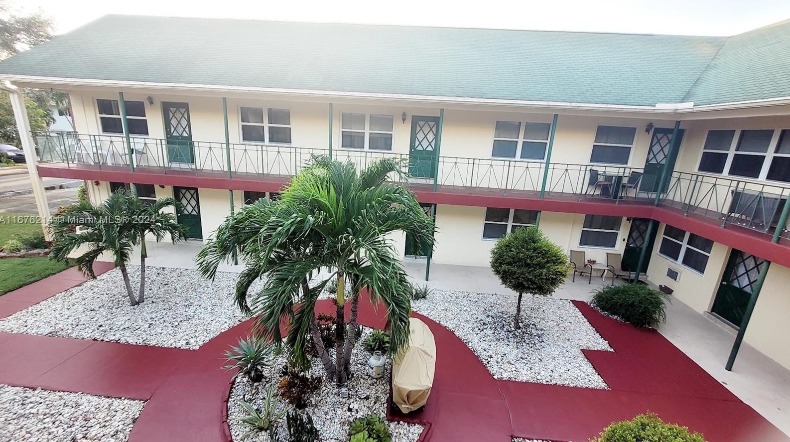 1845 Jefferson St, Hollywood FL  33020-5425 exterior