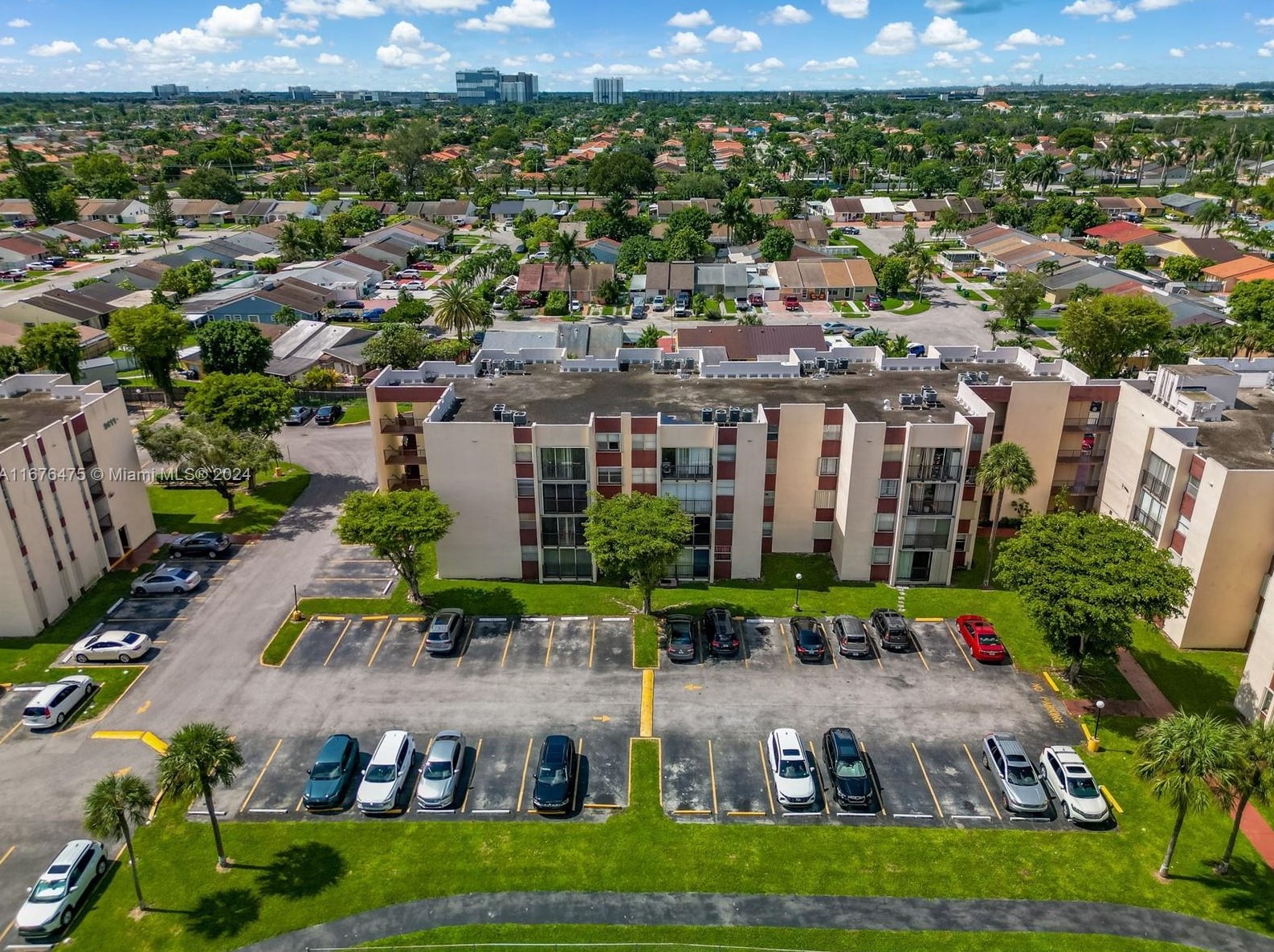 9441 4th St, Miami FL 33174-2070 exterior