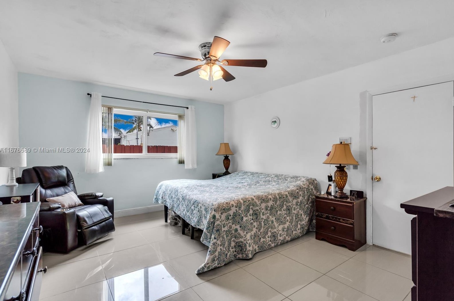 3265 211 St, Miami FL  33180-1067 exterior
