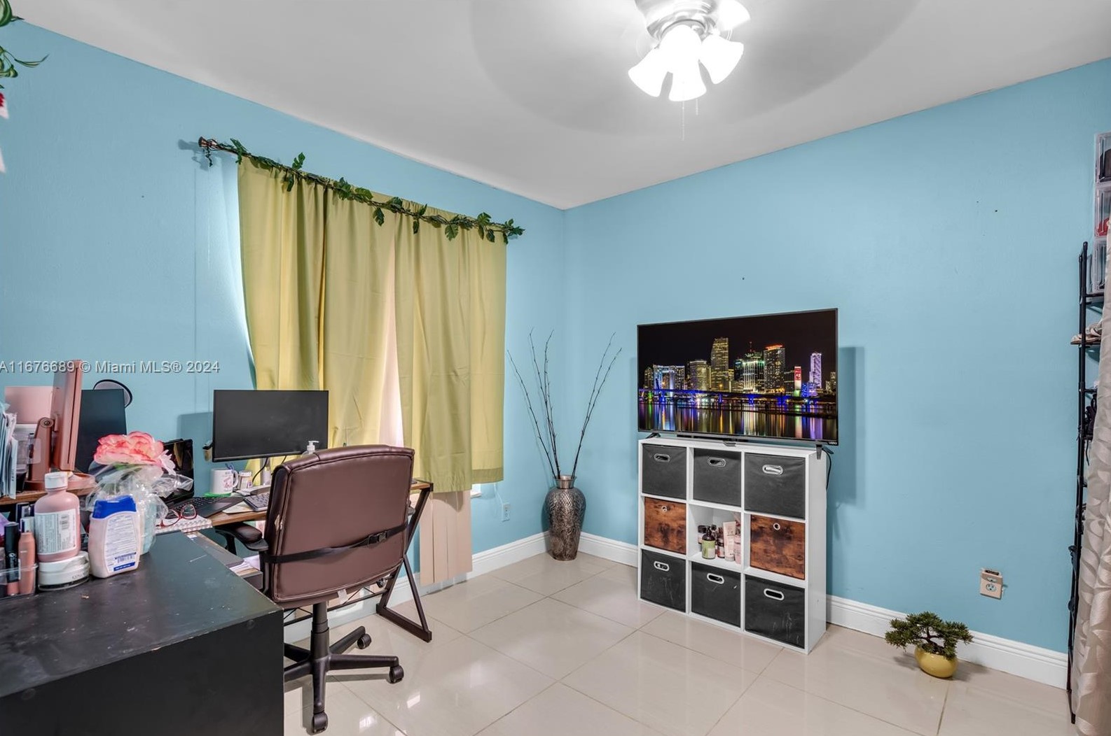 3265 211 St, Miami FL  33180-1067 exterior