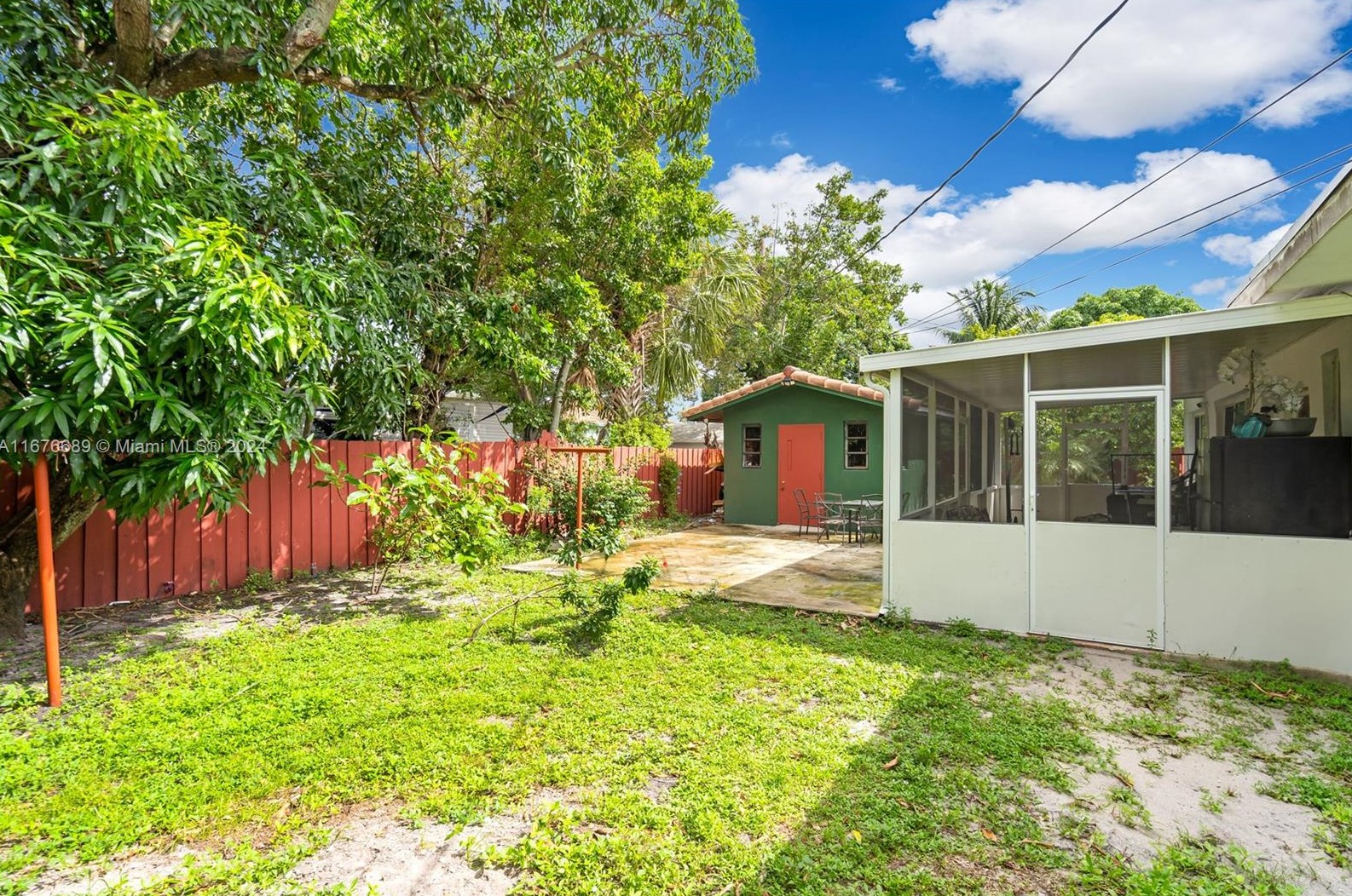 3265 211 St, Miami FL  33180-1067 exterior