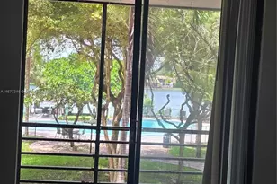 661 NE 195th St, Miami, FL 33179 - Photo 3