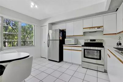 12500 SW 6th St #311N, Pembroke Pines, FL 33027 - Photo 7