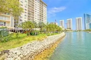 400 Kings Point Dr, Sunny Isles Beach, FL 33160 - Photo 19