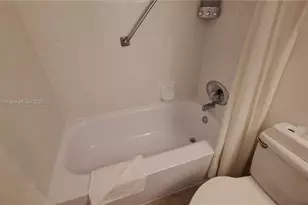 19201 Collins Ave, Sunny Isles Beach, FL 33160 - Photo 21