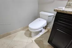 1000 Parkview Dr, Hallandale Beach, FL 33009 - Photo 27