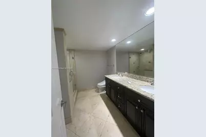 1000 Parkview Dr #920, Hallandale Beach, FL 33009 - Photo 21