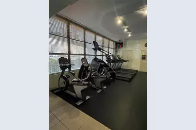 1000 Parkview Dr #920, Hallandale Beach, FL 33009 - Photo 33