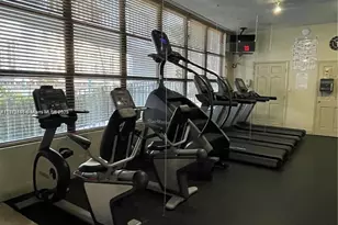 1000 Parkview Dr, Hallandale Beach, FL 33009 - Photo 33