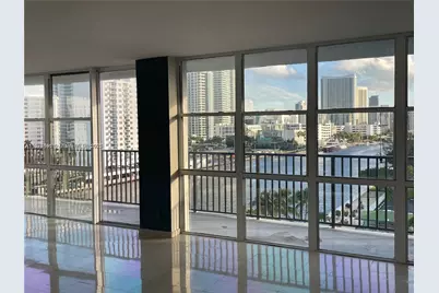 1000 Parkview Dr #920, Hallandale Beach, FL 33009 - Photo 11