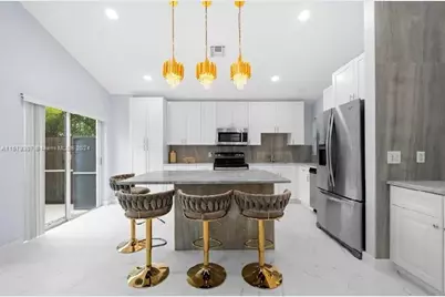 2002 Lake Breeze Ct, Wellington, FL 33414 - Photo 9