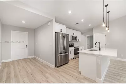 129 SW 9th Pl, Cape Coral, FL 33991 - Photo 5