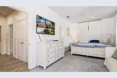 34 Pelican Dr, Fort Lauderdale, FL 33301 - Photo 49