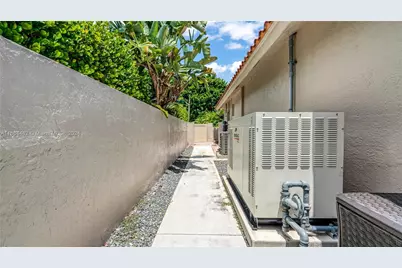 34 Pelican Dr, Fort Lauderdale, FL 33301 - Photo 13