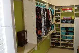 800 NE 195th St, Miami, FL 33179 - Photo 23