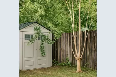 8615 SW 15th St, Pembroke Pines, FL 33025 - Photo 15