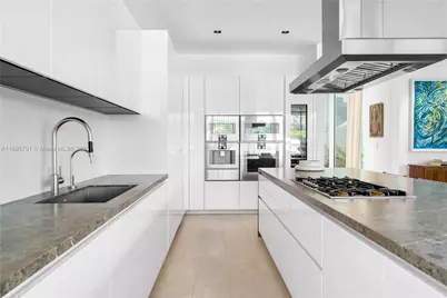 1041 W 48th St, Miami Beach, FL 33140 - Photo 15