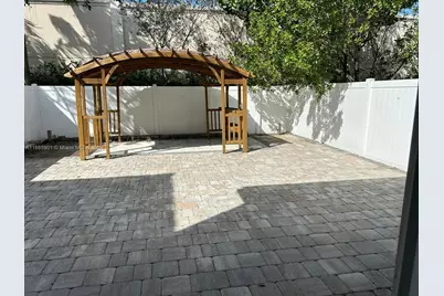 4441 NW 48th Ter, Tamarac, FL 33319 - Photo 11