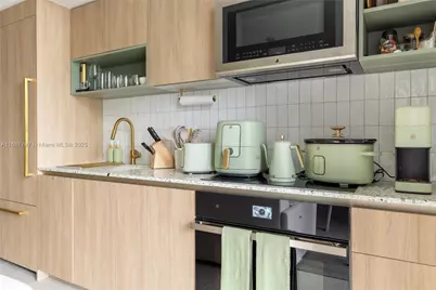159 NE 6th St #3002, Miami, FL 33132 - Photo 11