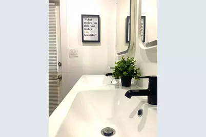 10825 Peachtree Dr, Miami, FL 33161 - Photo 15