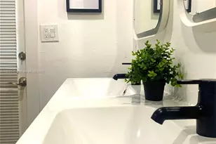 10825 Peachtree Dr, Miami, FL 33161 - Photo 15