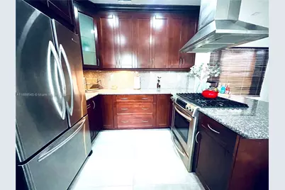 10825 Peachtree Dr, Miami, FL 33161 - Photo 9