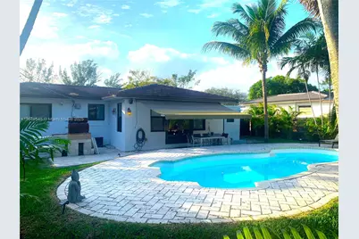 10825 Peachtree Dr, Miami, FL 33161 - Photo 19