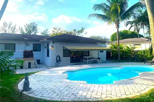 10825 Peachtree Dr, Miami, FL 33161 - Photo 19