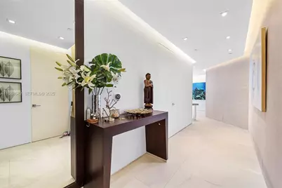 100 S Pointe Dr #706, Miami Beach, FL 33139 - Photo 9