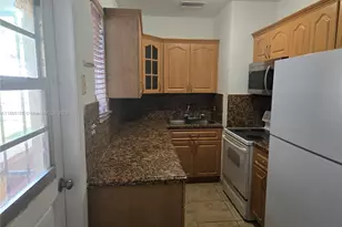 961 E 32nd St, Hialeah, FL 33013 - Photo 9