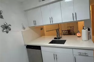 8664 SW 3rd St, Pembroke Pines, FL 33025 - Photo 9